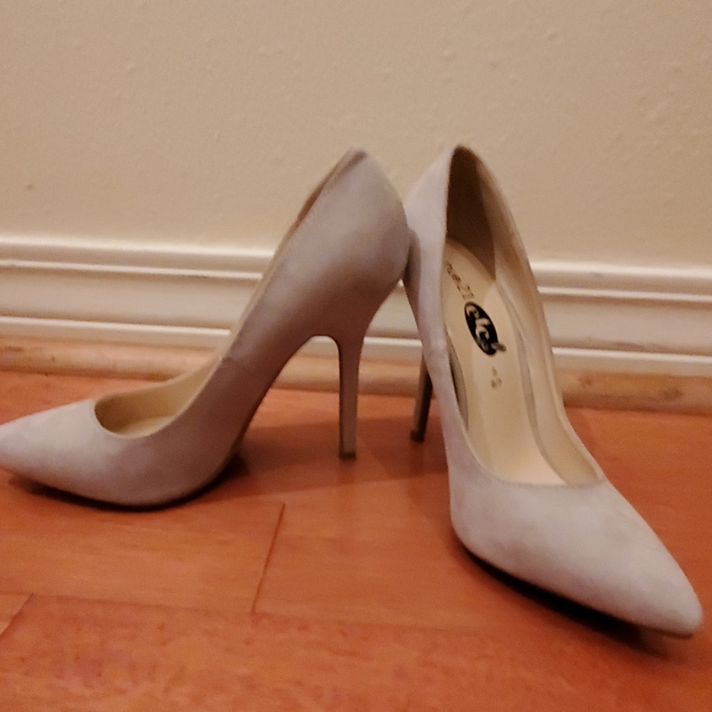 Heels - Picture 6 of 6